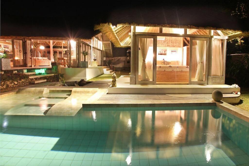 Villa Lumba Lumba - Oceanfront & Spectacular View! Lembongan Exteriör bild