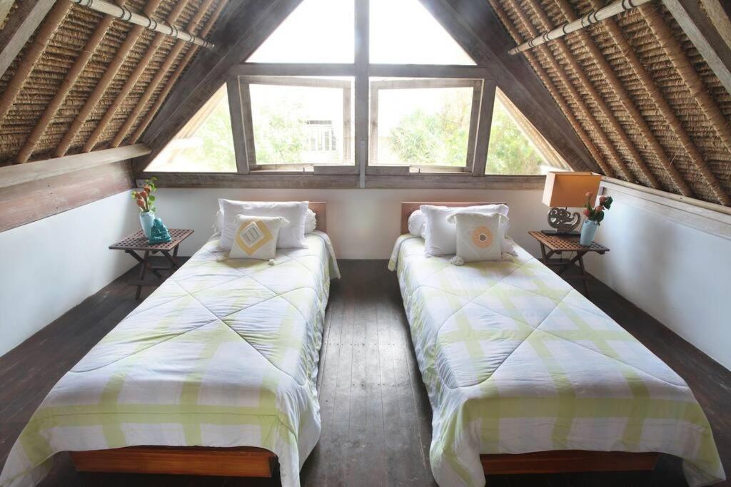 Villa Lumba Lumba - Oceanfront & Spectacular View! Lembongan Exteriör bild