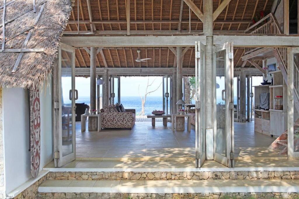 Villa Lumba Lumba - Oceanfront & Spectacular View! Lembongan Exteriör bild