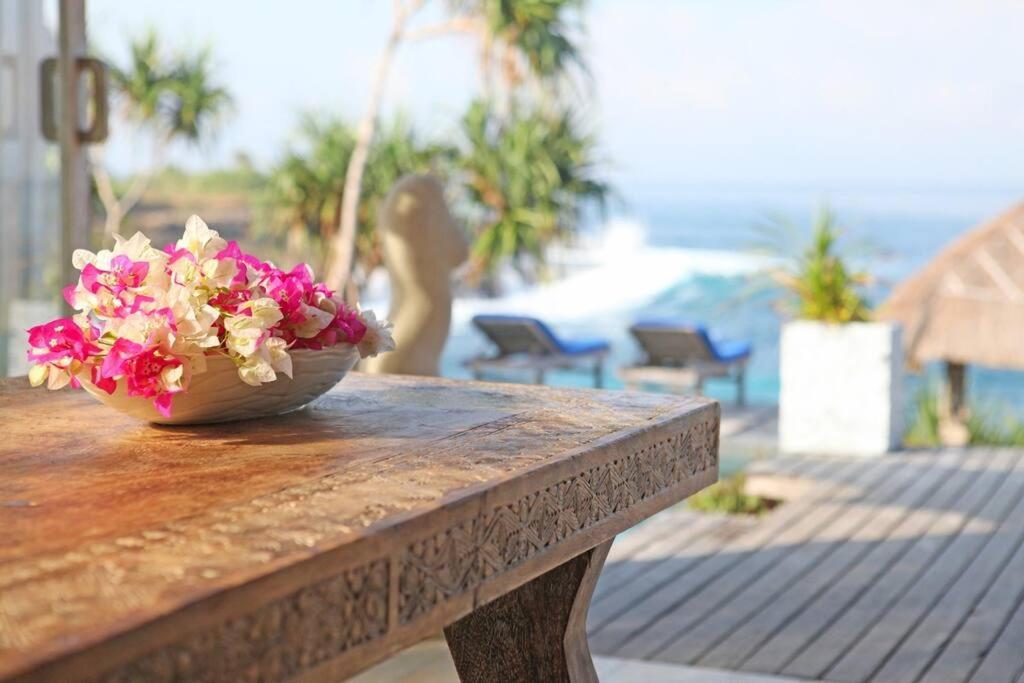 Villa Lumba Lumba - Oceanfront & Spectacular View! Lembongan Exteriör bild
