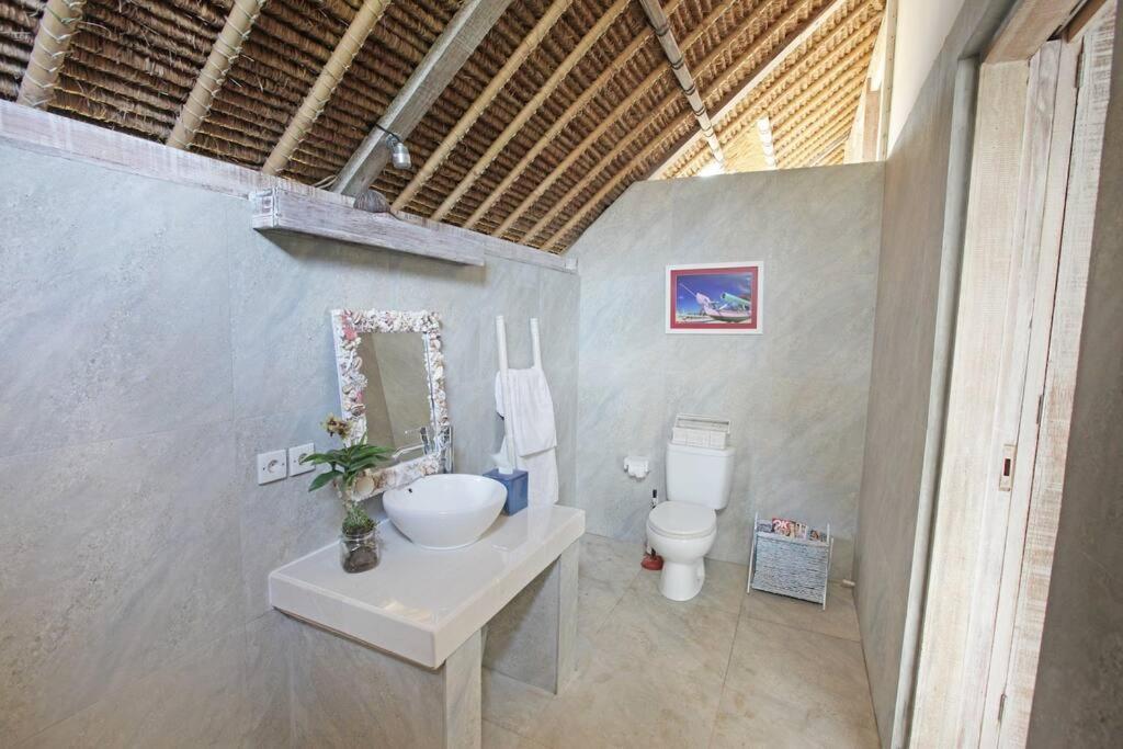 Villa Lumba Lumba - Oceanfront & Spectacular View! Lembongan Exteriör bild