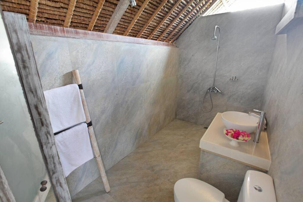 Villa Lumba Lumba - Oceanfront & Spectacular View! Lembongan Exteriör bild