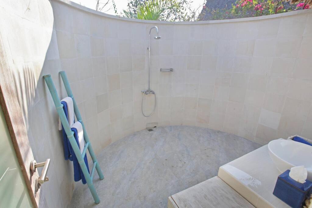 Villa Lumba Lumba - Oceanfront & Spectacular View! Lembongan Exteriör bild