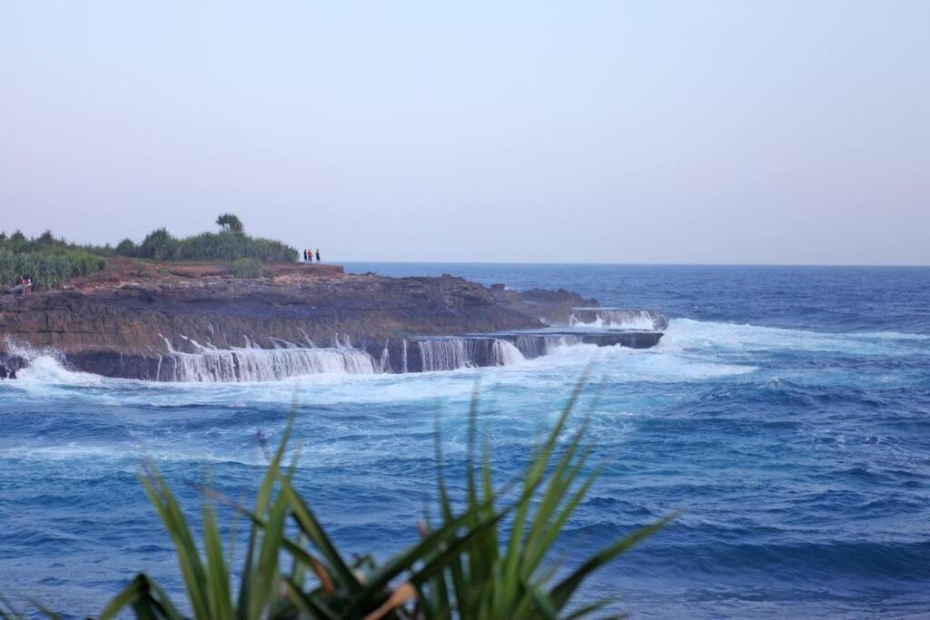 Villa Lumba Lumba - Oceanfront & Spectacular View! Lembongan Exteriör bild