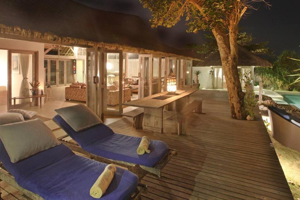Villa Lumba Lumba - Oceanfront & Spectacular View! Lembongan Exteriör bild