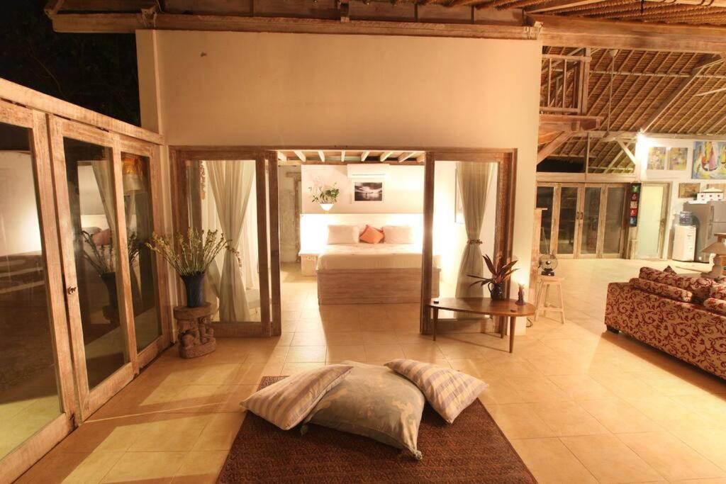 Villa Lumba Lumba - Oceanfront & Spectacular View! Lembongan Exteriör bild